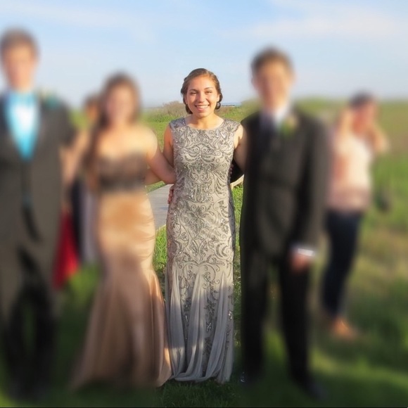 Adrianna Papell sequins and beaded gown - Picture 5 of 7